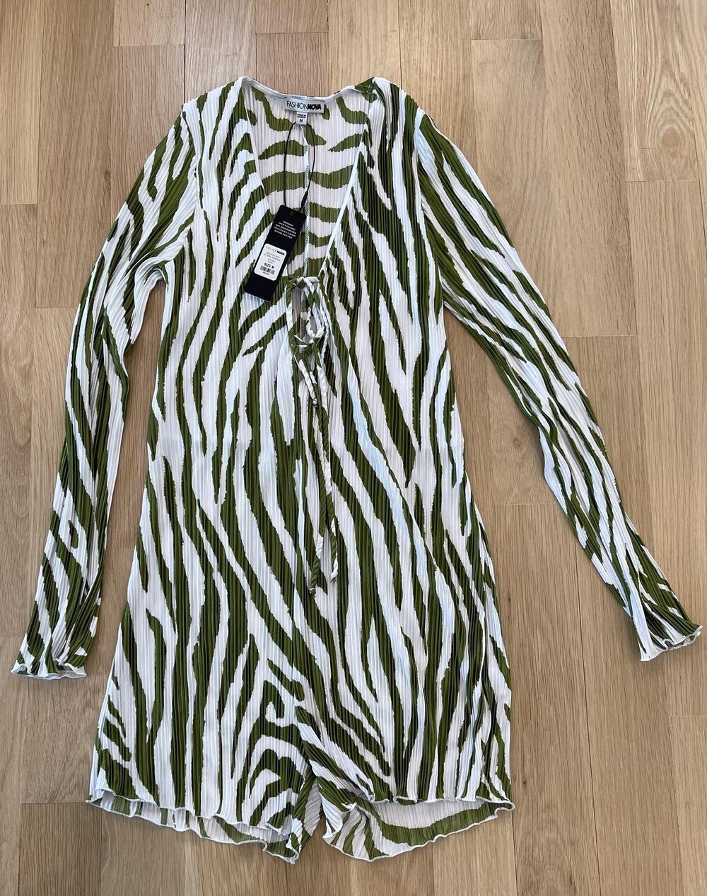Fashion Nova Romper Womens M Green Animal Print Long Sleeve V-Neck Tie